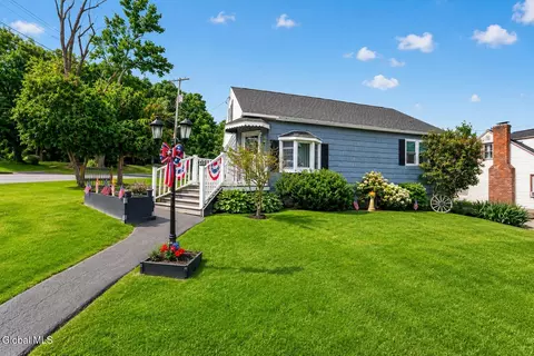 2 Neptune St, Rensselaer, NY 12144