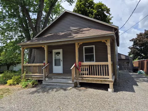 2057 Brookview Rd, Castleton On Hudson, NY 12033