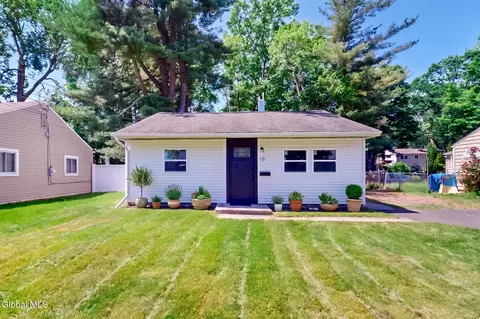 19 Harriet St, Albany, NY 12205