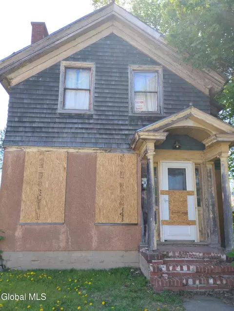 211 Elizabeth St, Ogdensburg, NY 13669