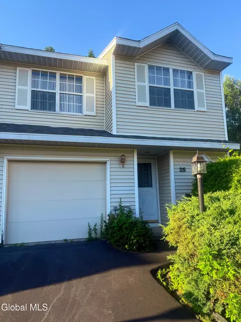 25 Peterson Ct, Troy, NY 12180