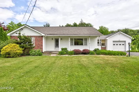 1081 Maple Hill Rd, Castleton On Hudson, NY 12033