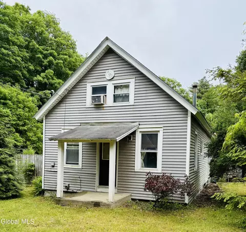 408 W Mountain Rd, Queensbury, NY 12804
