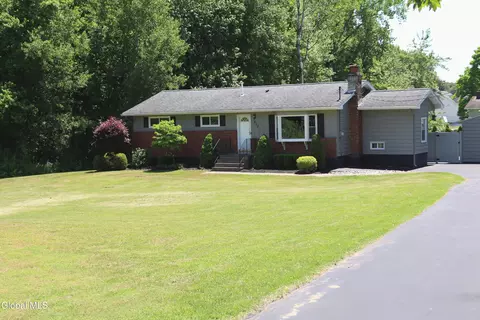 464 Grooms Rd, Clifton Park, NY 12065