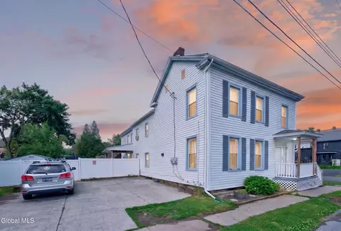40 South St, Waterford, NY 12188