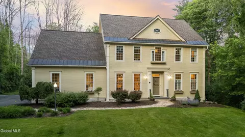 2 Stable Ln, Saratoga Springs, NY 12866
