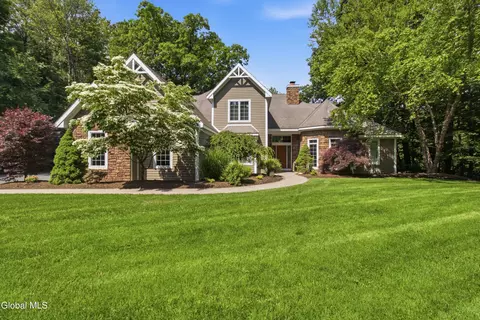 12 Thoroughbred Dr, East Greenbush, NY 12061