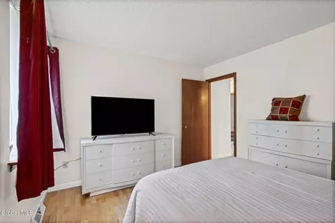 Bedroom - 4 Oxford Rd, Slingerlands, NY 12159 photo 8 of 8