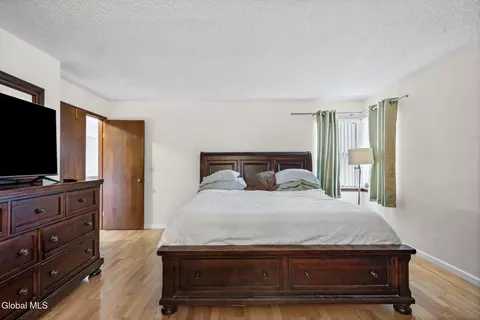 Bedroom - 4 Oxford Rd, Slingerlands, NY 12159 photo 4 of 8