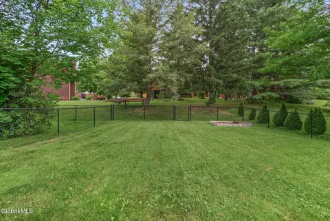 Exterior - 4 Oxford Rd, Slingerlands, NY 12159 photo 2 of 3