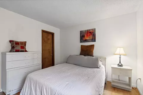 Bedroom - 4 Oxford Rd, Slingerlands, NY 12159 photo 7 of 8