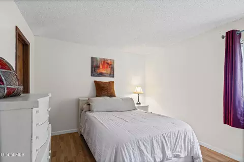 Bedroom - 4 Oxford Rd, Slingerlands, NY 12159 photo 6 of 8