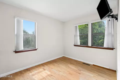 Bedroom - 4 Oxford Rd, Slingerlands, NY 12159 photo 1 of 8