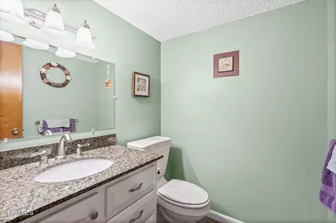 Bath - 4 Oxford Rd, Slingerlands, NY 12159 photo 1 of 4