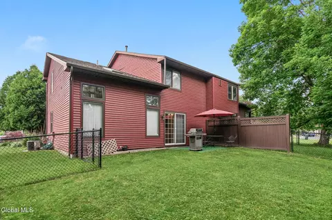 Exterior - 4 Oxford Rd, Slingerlands, NY 12159 photo 3 of 3