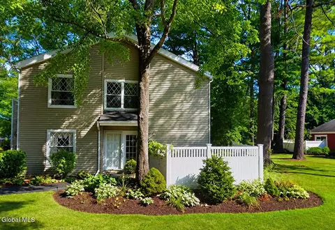 7 Spruce Ct, Delmar, NY 12054