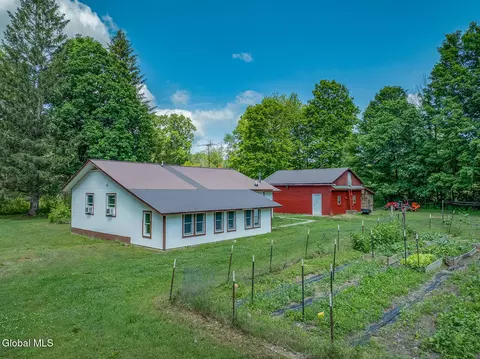 972 Turnpike Rd, Cambridge, NY 12816