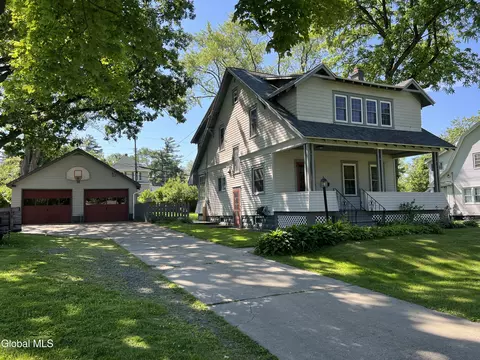 138 Eastholm Rd, Schenectady, NY 12304