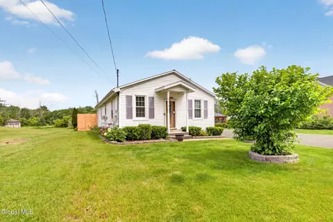 14 Renas Dr, Cohoes, NY 12047