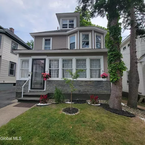 14 Hawk St, Scotia, NY 12302