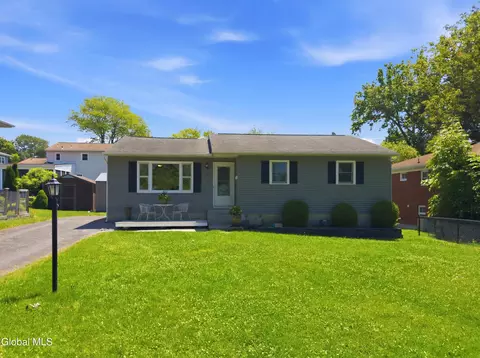34 Mountainview Ave, Albany, NY 12208