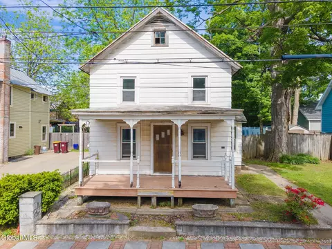 28 Warren St, Saratoga Springs, NY 12866