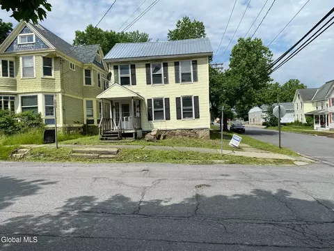 25 N Perry St, Johnstown, NY 12095