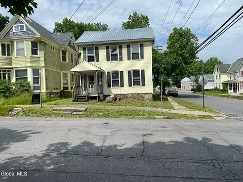 25 N Perry St, Johnstown, NY 12095