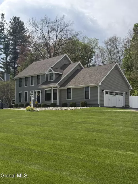 21 Heather Dr, Gansevoort, NY 12831