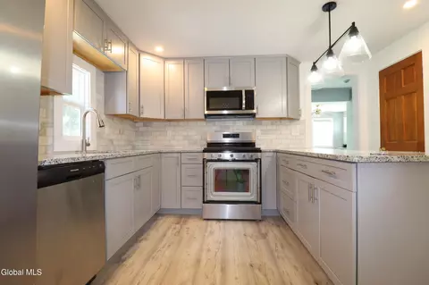 Kitchen - 417 Eleanor St, Schenectady, NY 12306 photo 2 of 4
