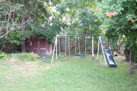 Exterior - 417 Eleanor St, Schenectady, NY 12306 photo 4 of 9