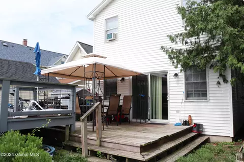 Exterior - 417 Eleanor St, Schenectady, NY 12306 photo 5 of 9