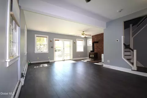 Living - 417 Eleanor St, Schenectady, NY 12306 photo 4 of 9