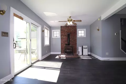 Living - 417 Eleanor St, Schenectady, NY 12306 photo 6 of 9