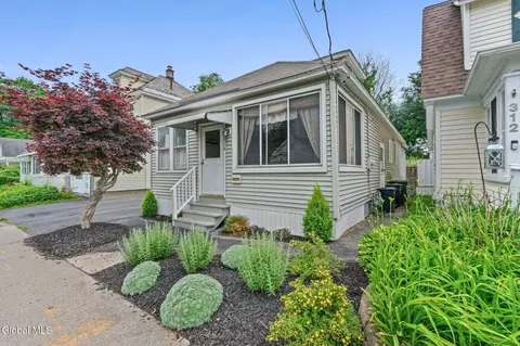314 5th St, Scotia, NY 12302