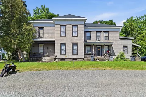 82 Grand St, Gloversville, NY 12078