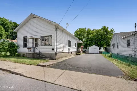 36 Maple St, Mechanicville, NY 12118
