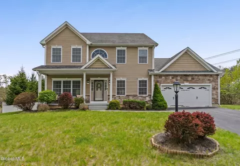 16 Cottonwood Ln, Selkirk, NY 12158