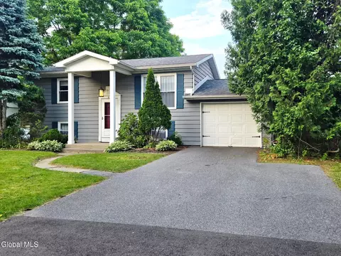 61 Vanderbilt Ave, Saratoga Springs, NY 12866
