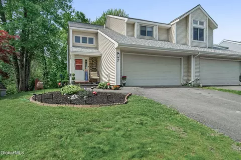 7 Crowsnest Ct, Waterford, NY 12188