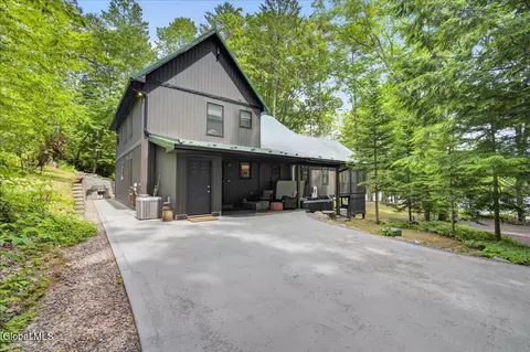 128 Pedrick Rd, Gloversville, NY 12078