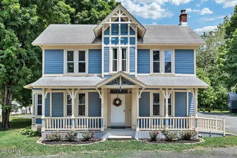 20 Main St, Poestenkill, NY 12140