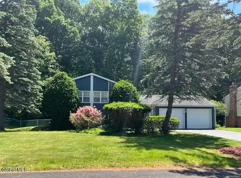 4 Blue Mountain Trl, East Greenbush, NY 12061