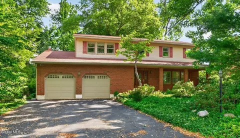 3 Ashford Ln, Niskayuna, NY 12309