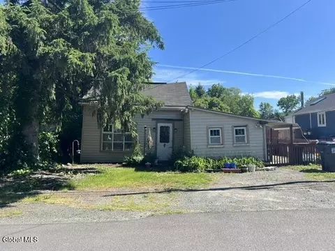 323 Oakhurst St, Troy, NY 12182