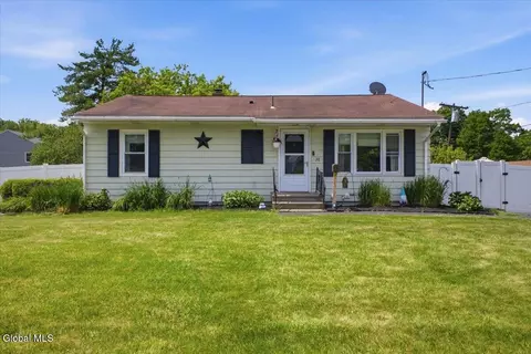 31 Maine Ave, Rensselaer, NY 12144