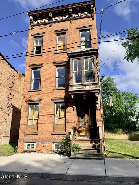 13 Lexington Ave, Albany, NY 12206