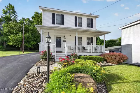 24 Hulin St, Mechanicville, NY 12118