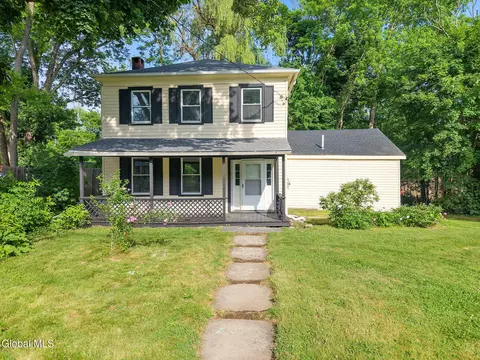 11 Whitbeck St, Coxsackie, NY 12051