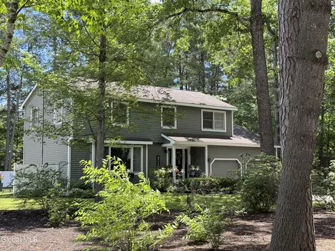 23 Sycamore Dr, Queensbury, NY 12804
